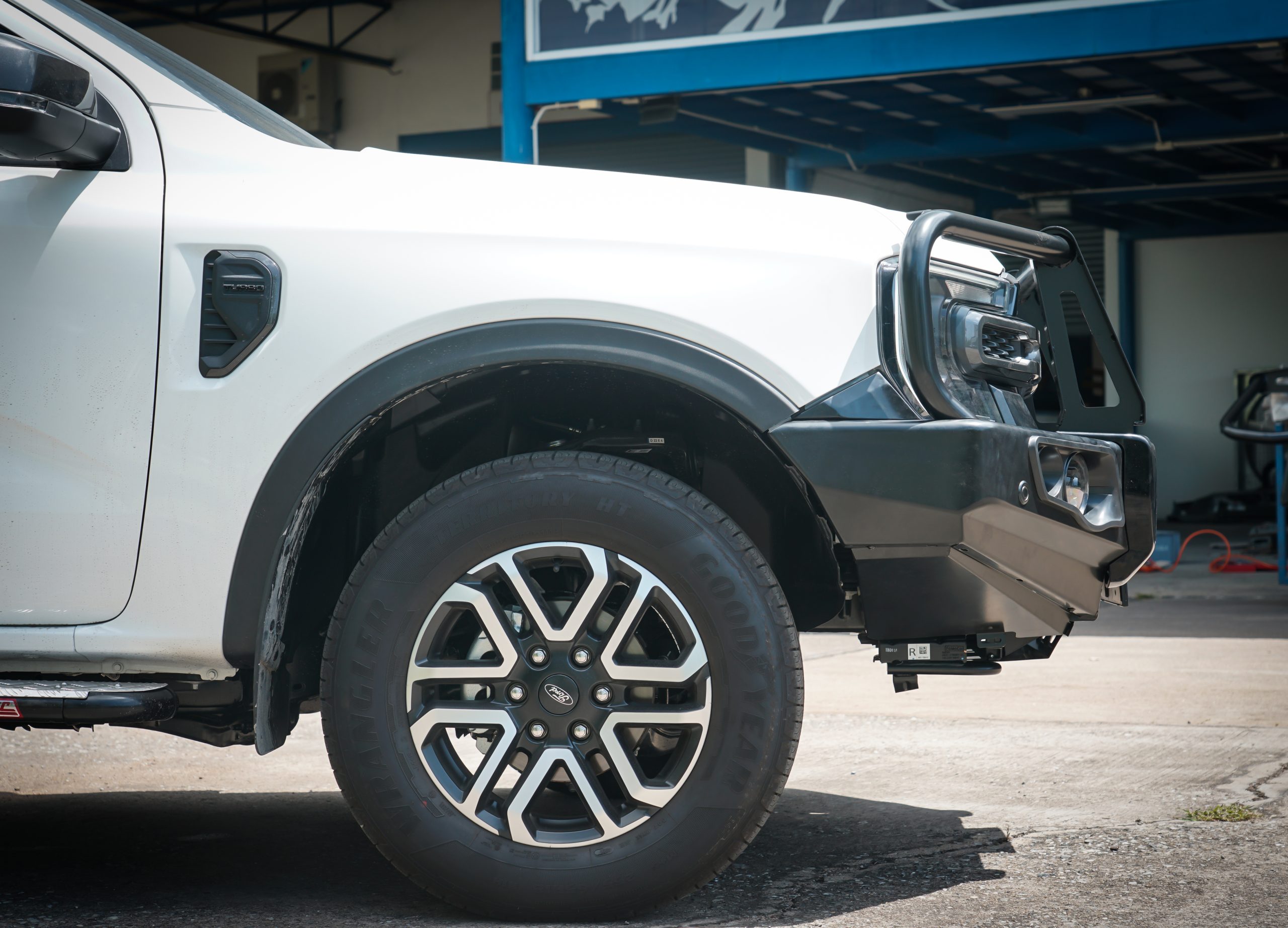POSTFR23-MCC-POST-TYPE-BUMPER-REPLACEMENT-BULLBAR-FORD-RANGER-2023-scaled-1