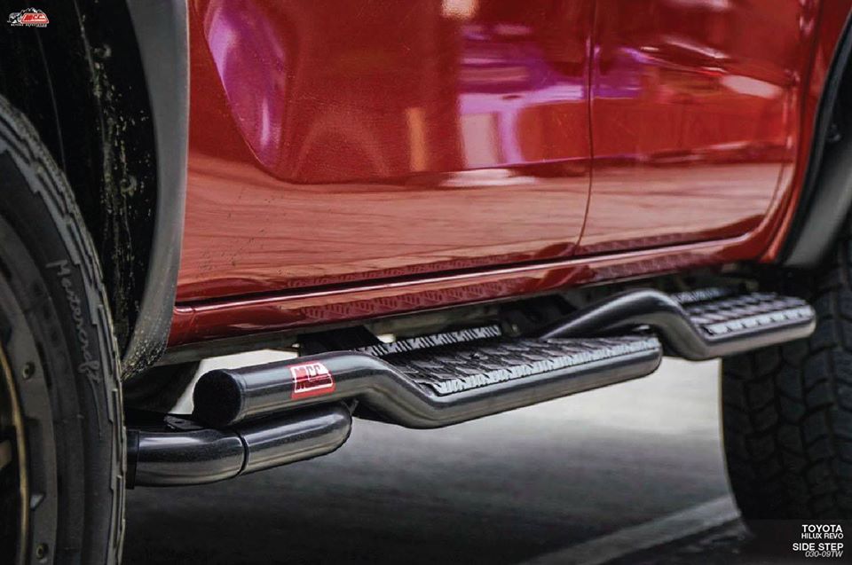 SSHI16-MCC-SIDE-STEPS-HILUX-GD6-DOUBLE-CAB-1